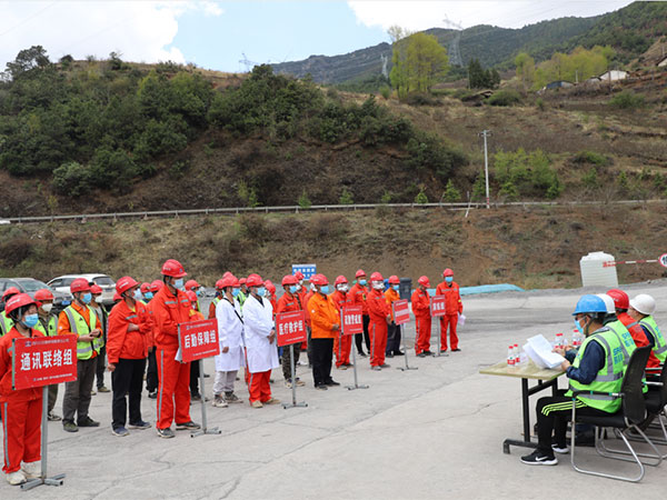 鹽源小高山隧道“瓦斯超限、有毒有害氣體中毒窒息事故”應(yīng)急救援演練取得圓滿成功